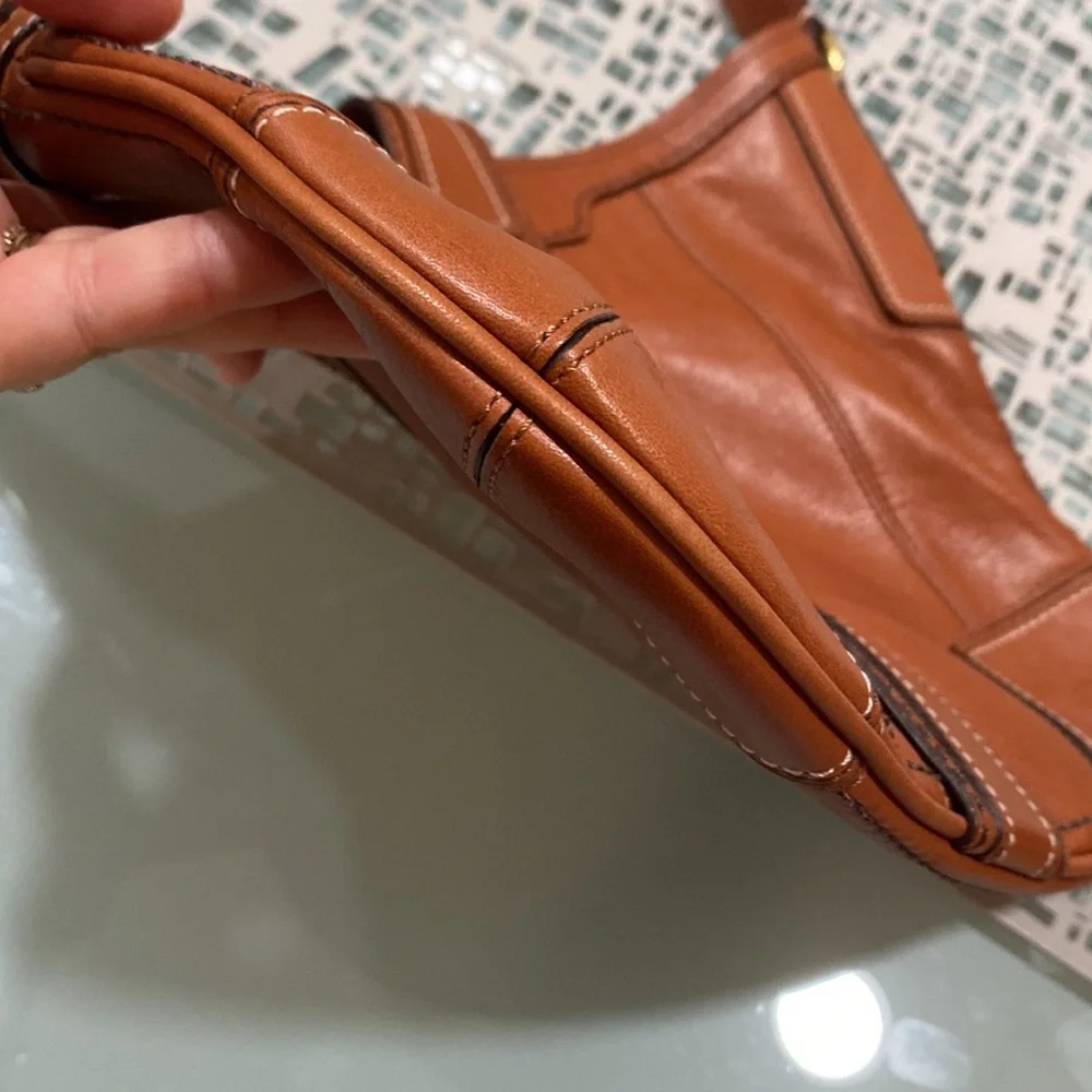 Coach leather shoulder Hampton bag - Picture 6 of 13